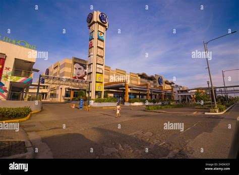 sm city iloilo stores.